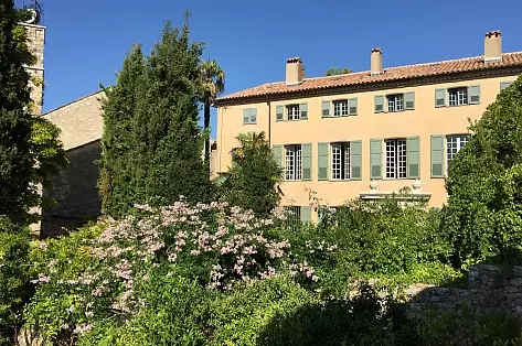 Stunning manor house near Grasse / ChicVillas