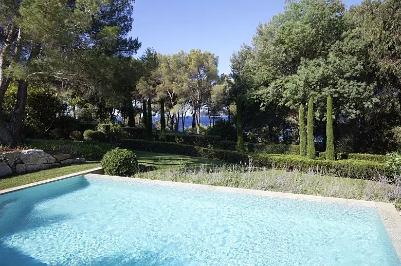 Beach Paradise Cote d Azur - Luxury villa rental - Provence and the Cote d Azur - ChicVillas - 3