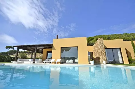 Luxury beachfront villa for rent in Catalonia | ChicVillas