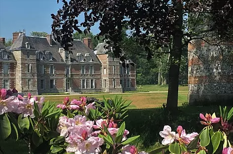 Château with swimming pool in Normandy | ChicVillas