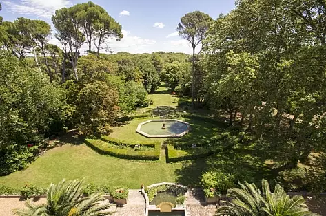 Large luxury property to rent for holidays South of France | ChicVillas