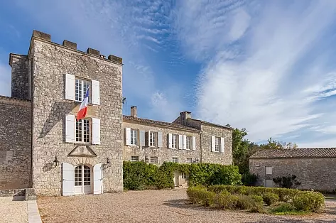 Rent a holiday castle with a pool Chateau Saint Emilion ou Dordogne| ChicVillas