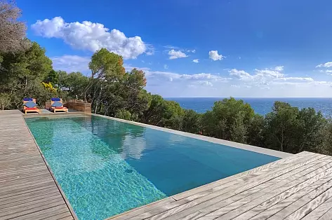 Luxury rental villa with pool and sea view, Design Costa Brava