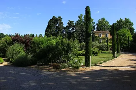 Entre Avignon et Luberon - Luxury villa rentals with stunning views in Provence and the Cote d'Azur  | ChicVillas