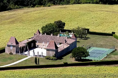 Manor for rent in France with swimming pool and private tennis court