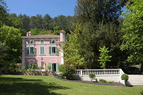 Luxury rental villa with a pool in Provence Côte d'Azur