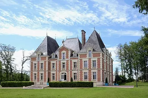 Holiday castle for rent with pool in Sancerre region| ChicVillas