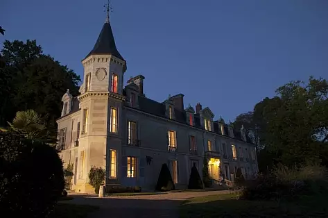 Pearl of Loire Valley, luxury castle with heated pool for rent