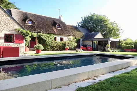 Rental villa with a heated pool in Brittany