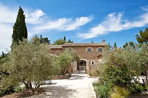 Luxury villa with private pool for rent in Provence