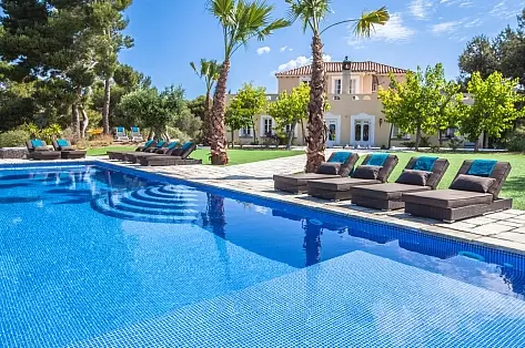 Luxury holiday villa with a pool in Spain, Pure Nature Catalonia